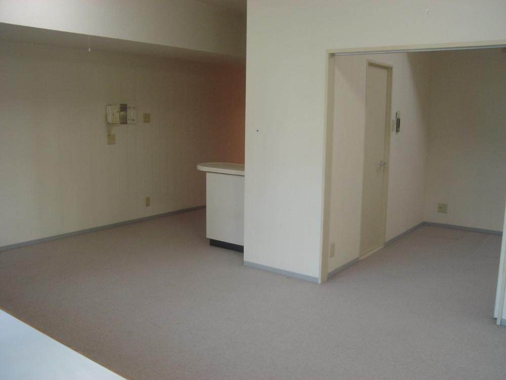 Kitchen. Spacious counter system Kitchen