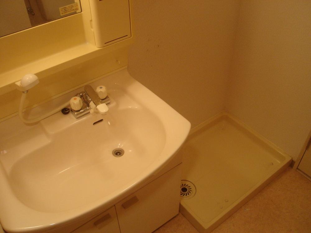 Washroom. Spacious washroom