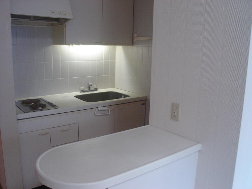 Kitchen. Spacious counter system Kitchen