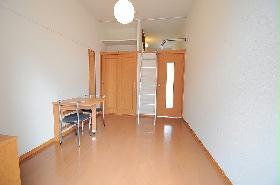 Living and room. High open ceiling