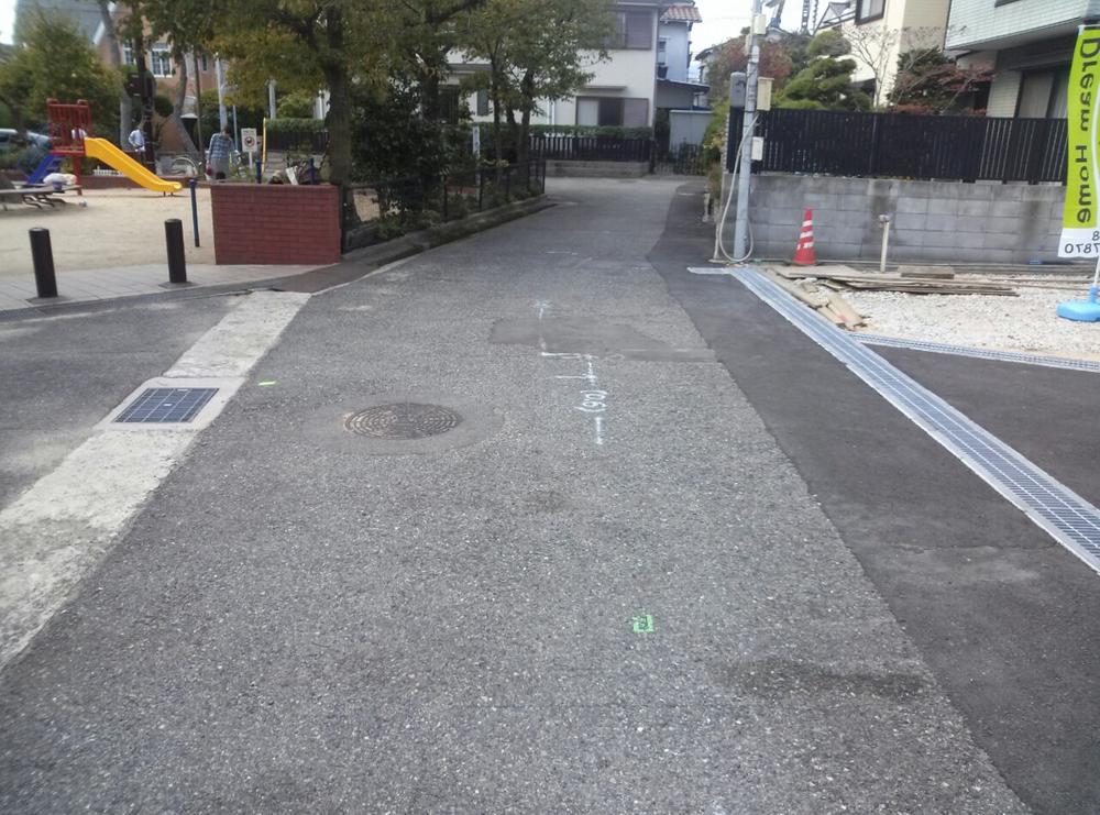 Local photos, including front road. Local (11 May 2013) Shooting