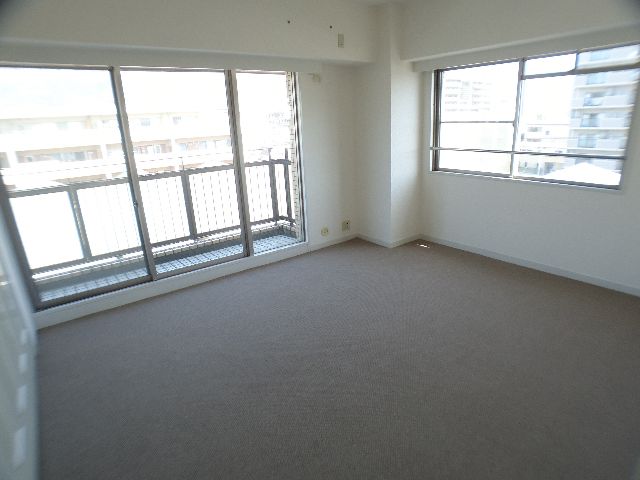 Living and room. The room is all Western-style type.