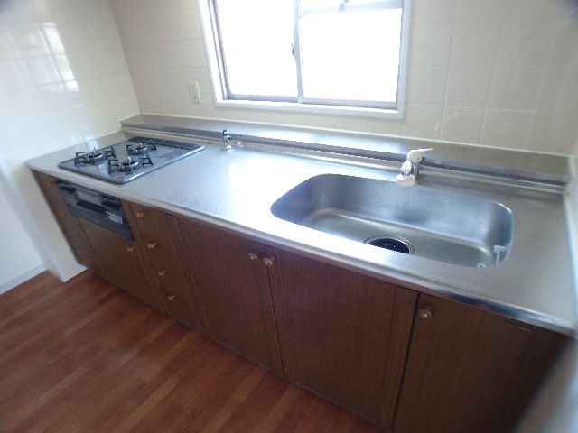 Kitchen. Glass top stove.