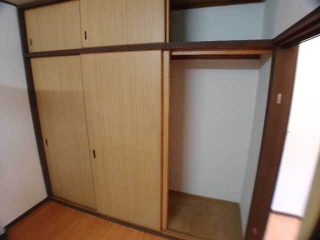 Receipt. Large closet that plenty