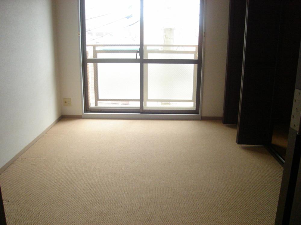 Other room space. Day good Western-style