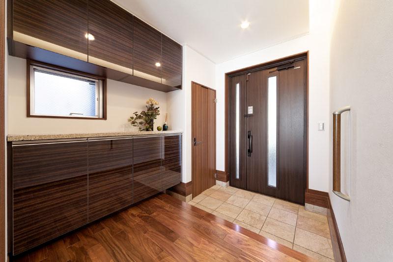 Model house photo. A No. land model house photo. Spacious entrance, we have coordinated with calm colors.