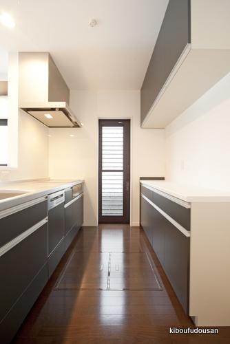 Same specifications photo (kitchen). Construction Case