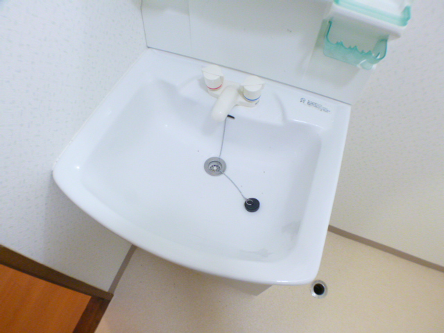 Washroom. Independent wash basin