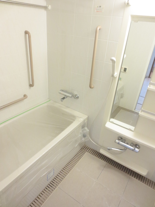 Bath. Bath and spacious