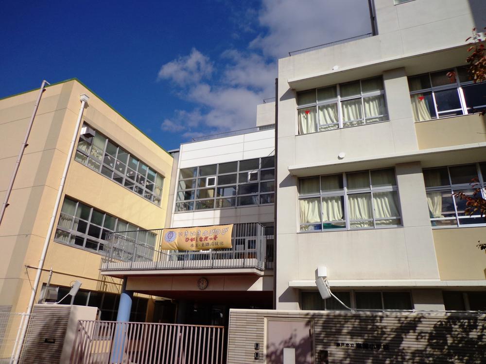 Primary school. Dongtan to elementary school 180m