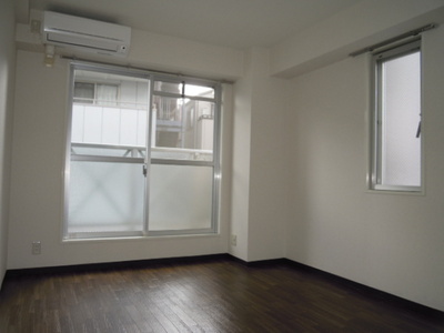 Living and room. Room 1