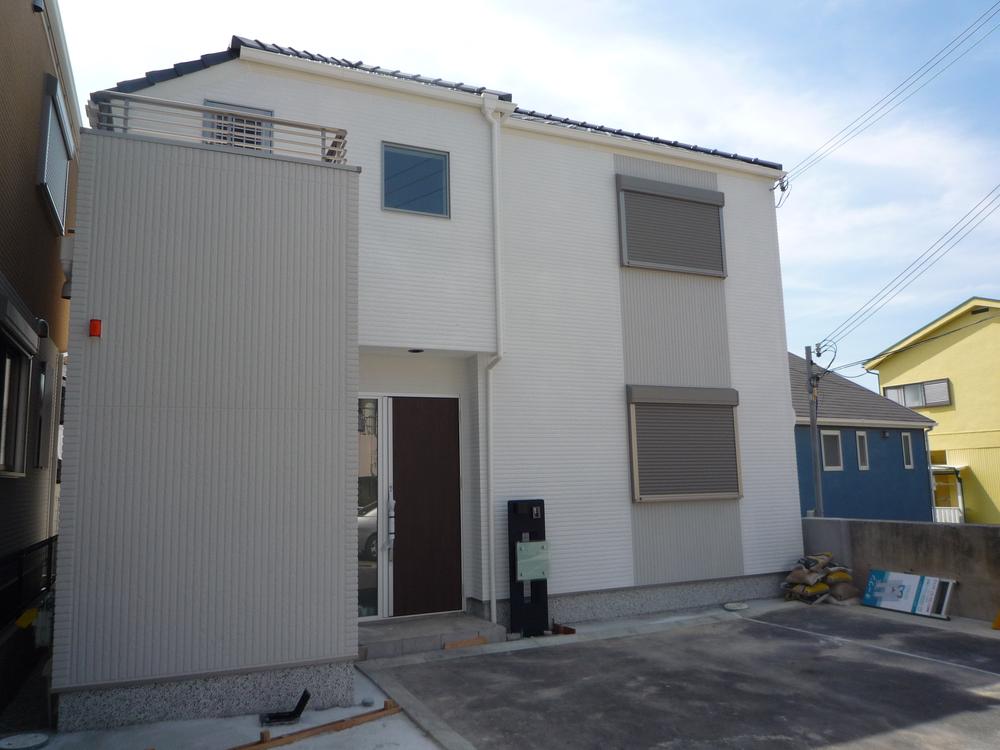 Local appearance photo. Simple modern