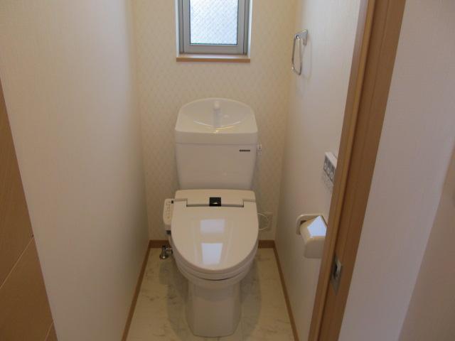 Toilet. Indoor (11 May 2013) Shooting