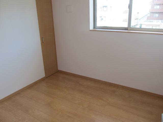 Non-living room. Indoor (11 May 2013) Shooting