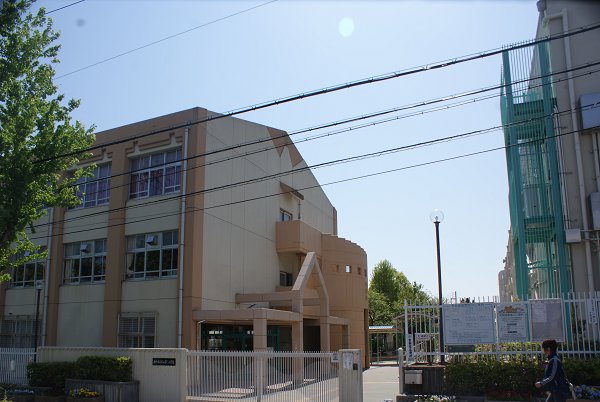 Primary school. Motoyama No. 3 100m up to elementary school (elementary school)