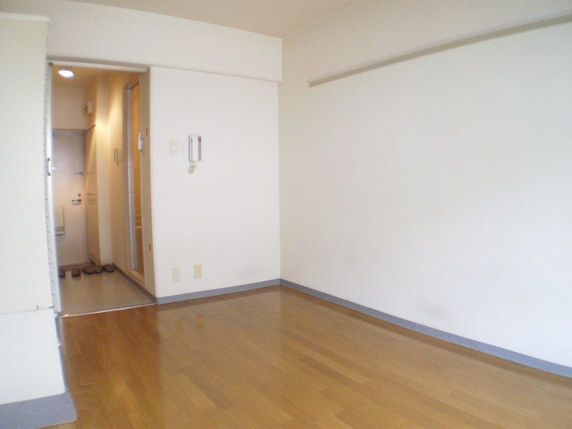 Living and room. Western-style 6.5 Pledge.