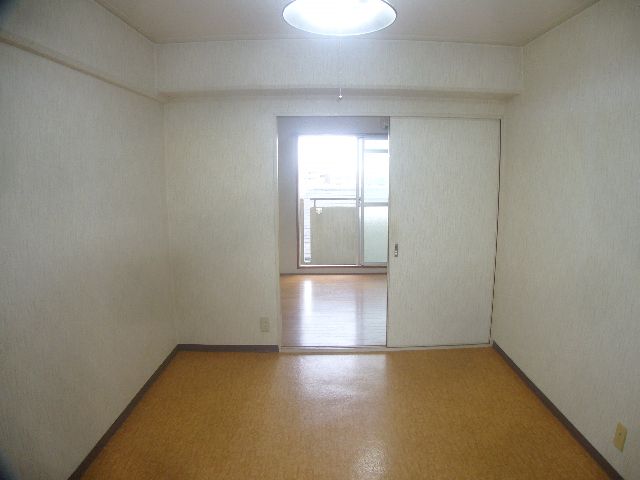 Living and room. I There is a feeling of opening.