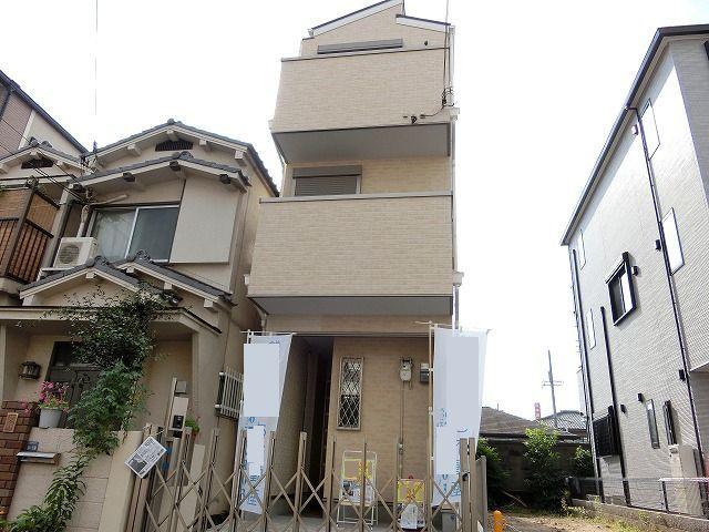 Local appearance photo. Local (11 May 2013) offers preview shooting the same day! 