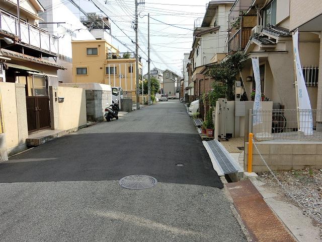 Local photos, including front road. Local (11 May 2013) Shooting