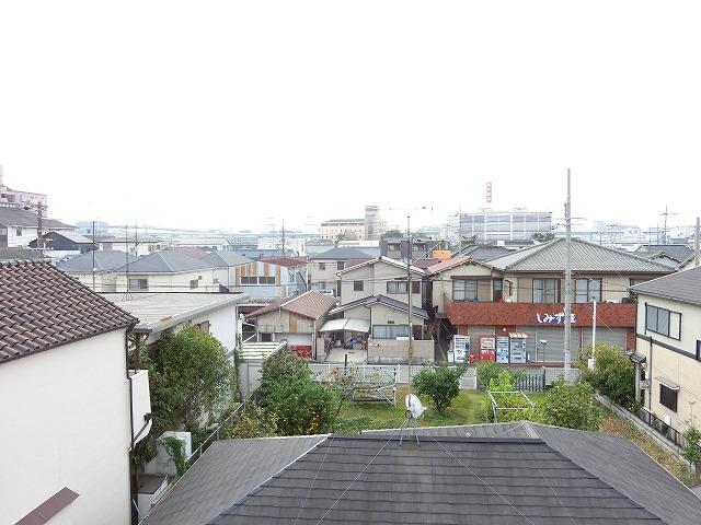 View photos from the dwelling unit. View from the site (November 2013) Shooting