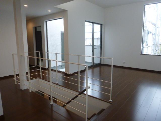 Living.  ■ L + DK at about 17.6 Pledge