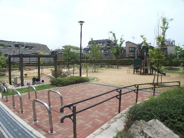 Other. It is a park in front of. It is also safe small children.