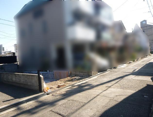 Local photos, including front road.  ■ local