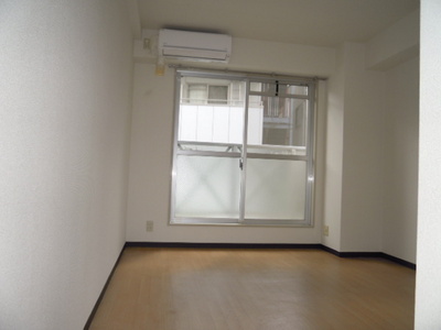 Living and room. Room 1