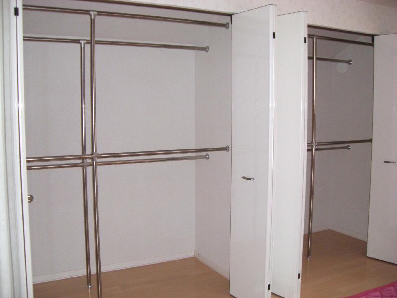 Receipt. Closet east Western-style