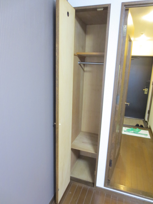 Receipt. It is also good in the glove compartment ☆