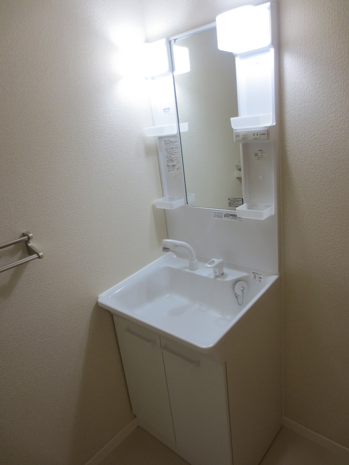 Washroom. Shampoo dresser