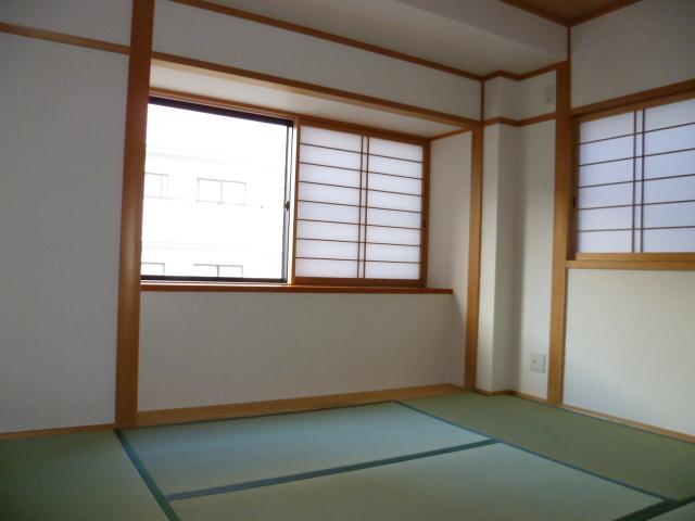 Other introspection. Japanese-style room about 6 quires