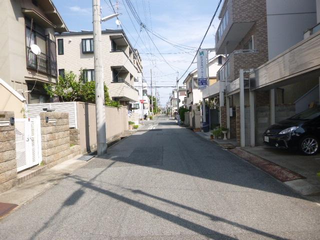 Other local.  ■ Front road width about 6m