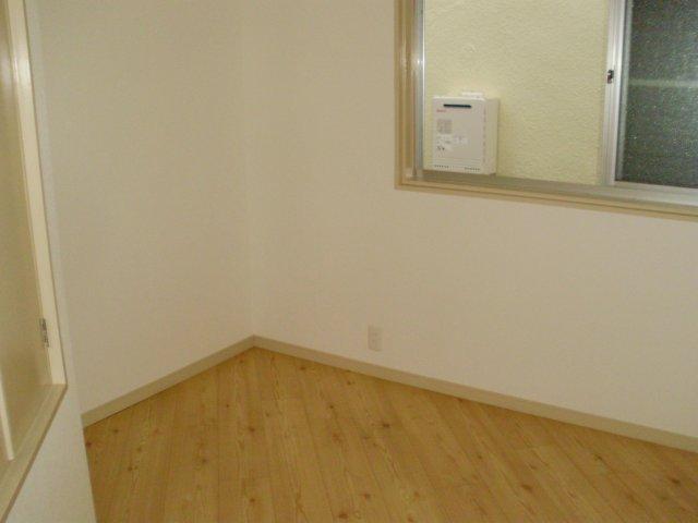 Non-living room. Indoor (11 May 2013) Shooting