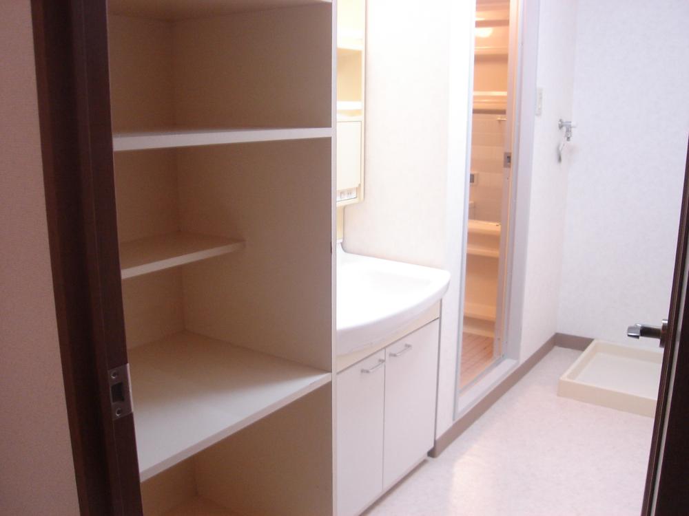 Washroom. Spacious washroom