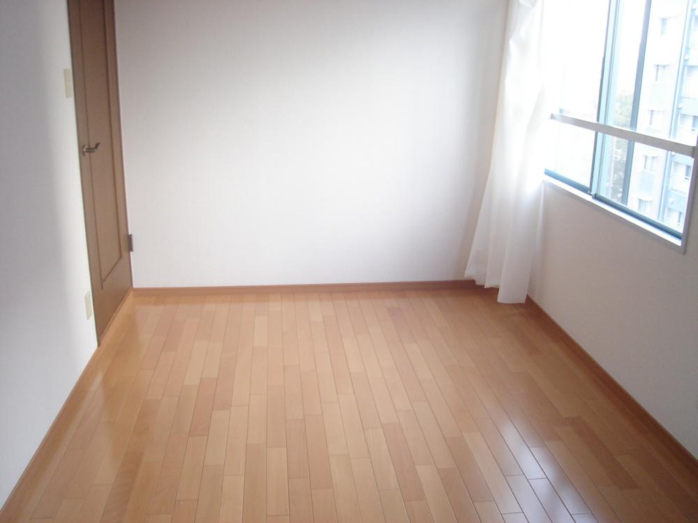 Other room space. Beautiful room