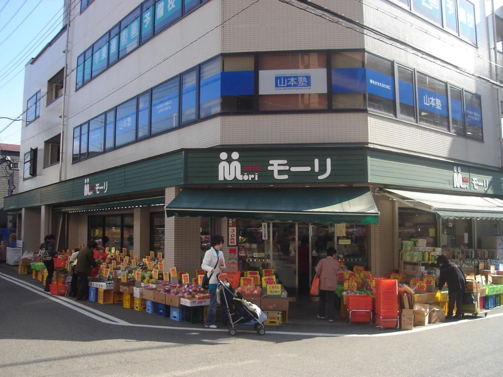 Convenience store. Maury to store (convenience store) 75m