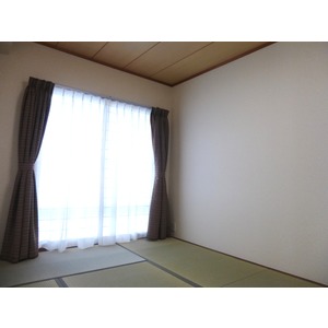 Living and room. Japanese-style room 6 tatami