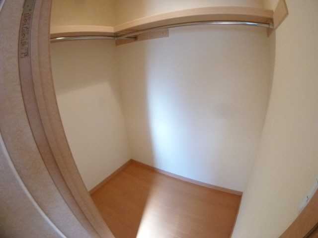 Receipt. Spacious walk-in closet