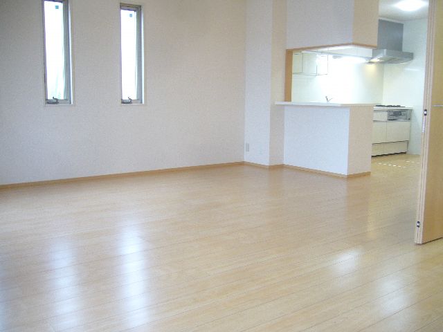 Living and room. There is room for more than 20 quires LDK