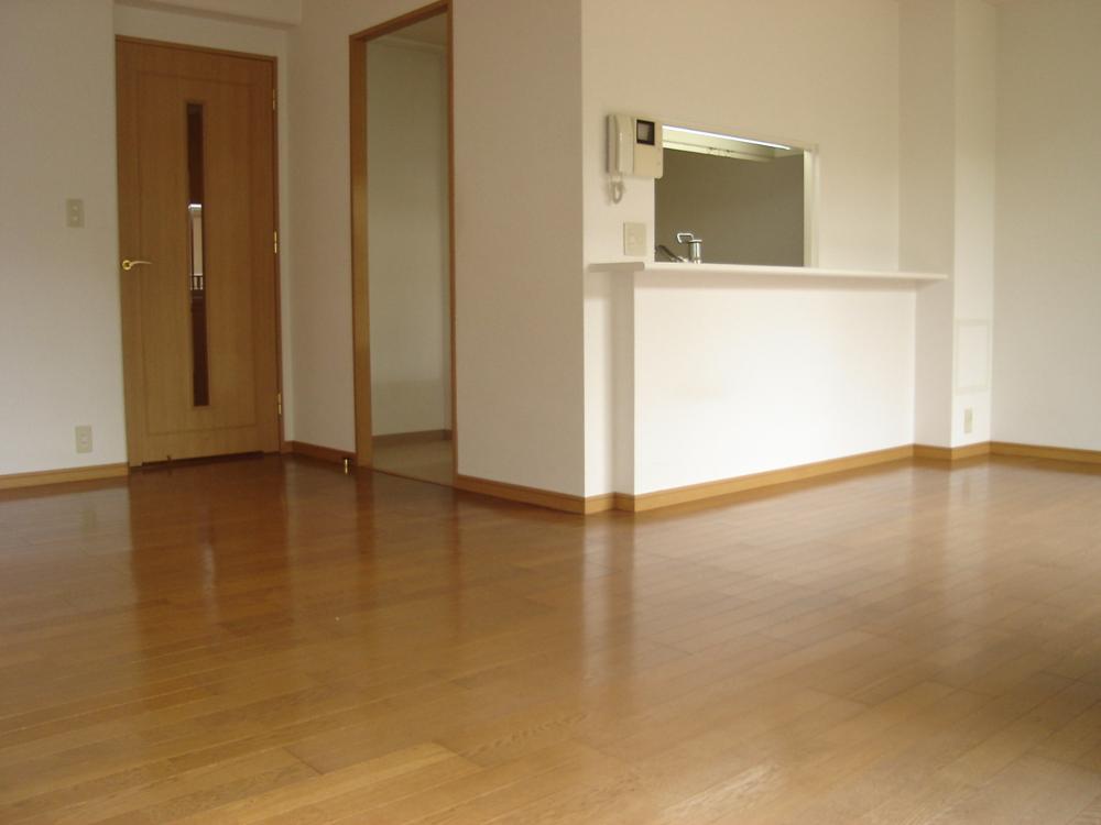 Living and room. Day is good