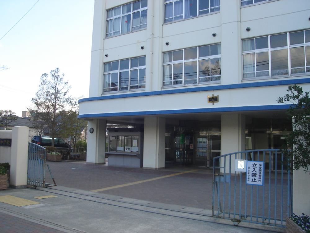 Junior high school. 276m to Kobe Municipal Motoyama junior high school (junior high school)