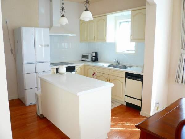 Kitchen. It is the kitchen, such as the model room