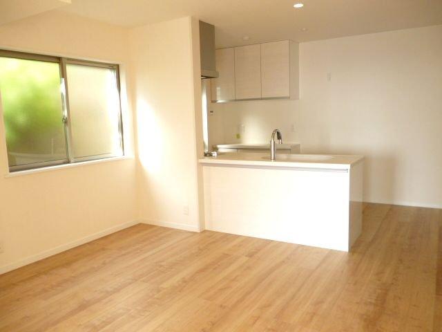 Living. LDK about 23 Pledge