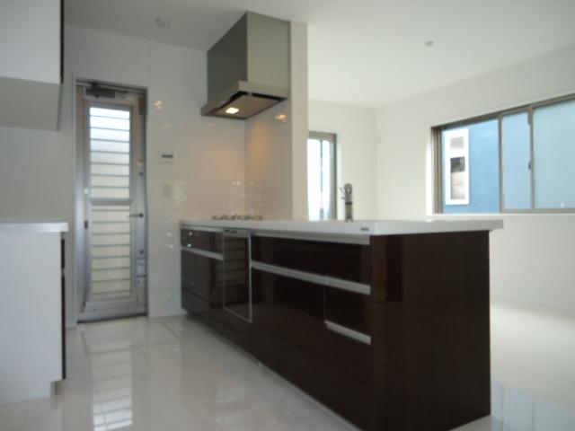 Kitchen. Room (August 2013) Shooting