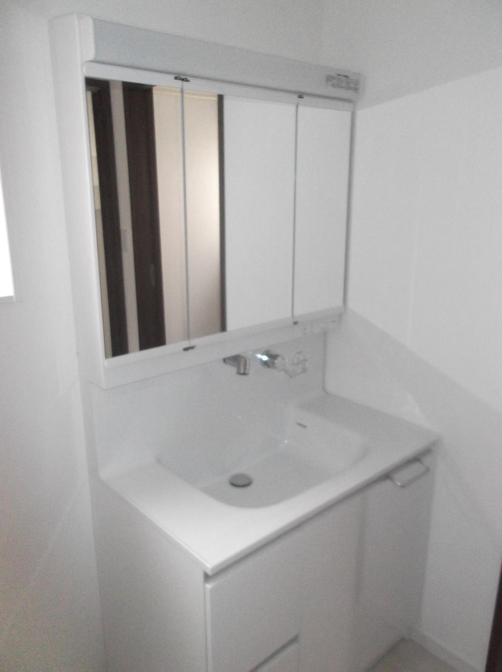 Wash basin, toilet. Indoor (11 May 2013) Shooting