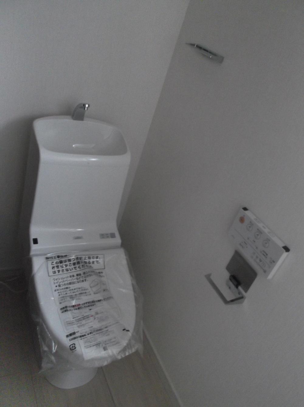 Toilet. Indoor (11 May 2013) Shooting