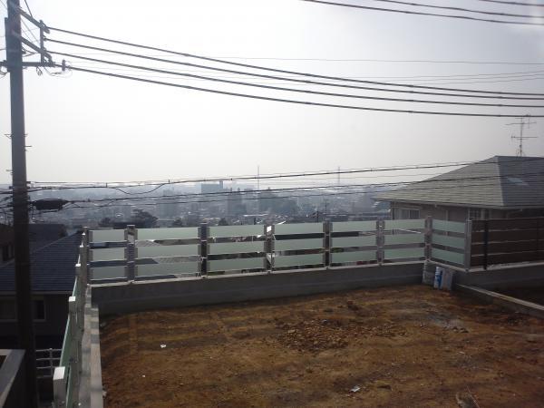 Garden. Spacious garden of the city skyline views!