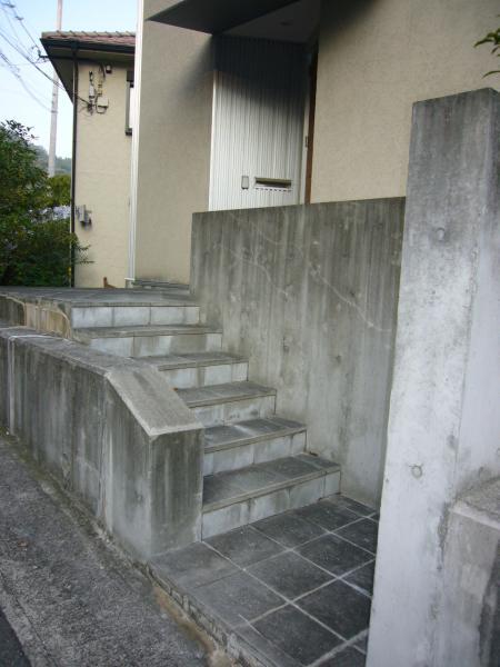 Entrance. Approach photo