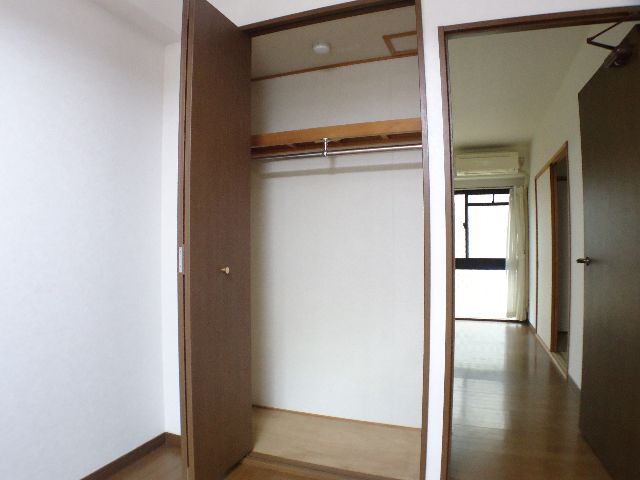 Receipt. Storage of closet type